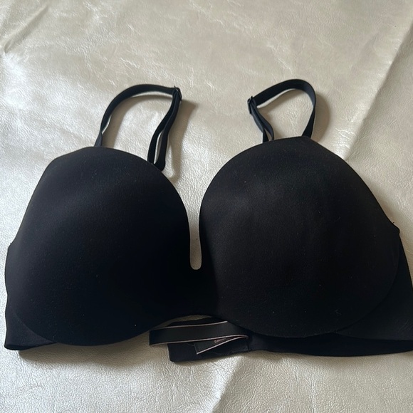 Victoria's Secret Black Wireless Bra with Molded Cups - Picture 1 of 9